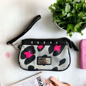 betsy johnson animal print wallet! ⭐️💕💕